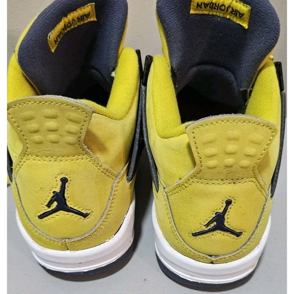 Nike Air Jordan 4 Retro Lightning GS Size 6Y Tour Yellow Black 2021 408452-700